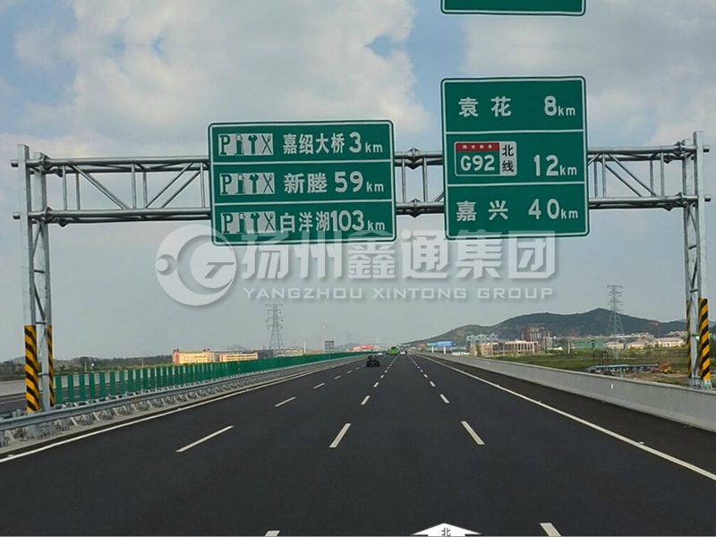 LMJ-029，桁架式標(biāo)志牌龍門架